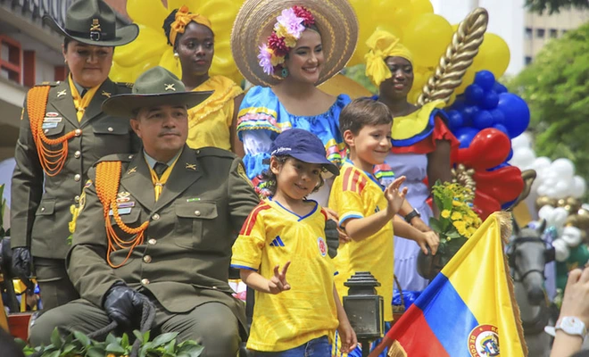 Cali rindió homenaje a la Fuerza Pública con el tradicional desfile del Día de la Independencia