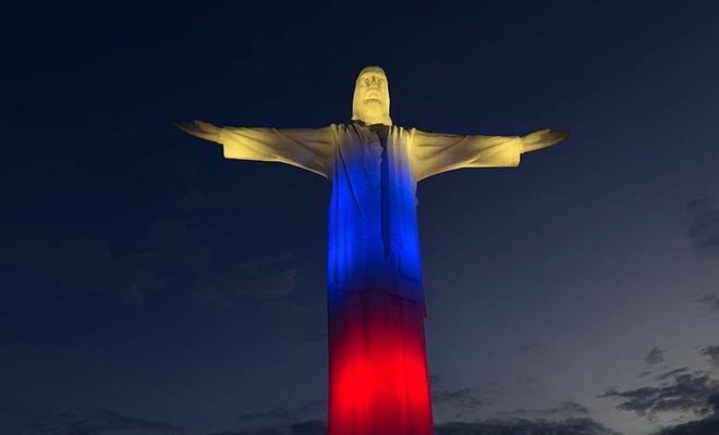 Cali ilumina sus principales hitos para rendir homenaje a la patria y recibir la posesión presidencial