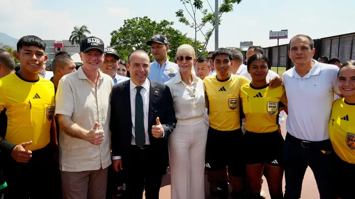 Presidente de la FIFA visitó Cali en el marco de la posesión presidencial y compartió con niños y jóvenes futbolistas