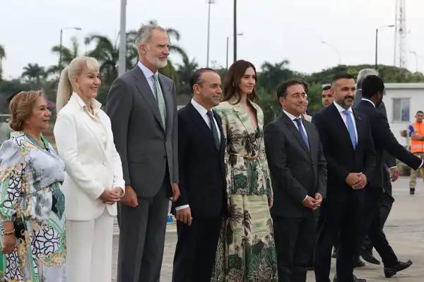 Cali recibió al rey Felipe VI de España y otras delegaciones que asistirán a la posesión presidencial