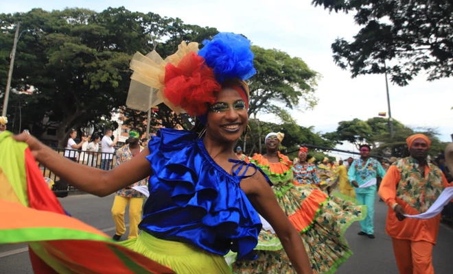 Cali celebra 30 años del Petronio Álvarez con el Desfile de las Colonias y hace un reconocimiento al aporte afro en la ciudad