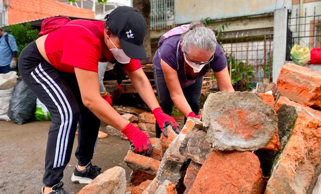 Caleños se unen para levantar la ciudad: más de 400 voluntarios y funcionarios de la Alcaldía recuperan zonas afectadas por el sismo