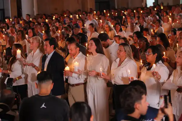 Cali encendió miles de velas como homenaje a las víctimas del terremoto