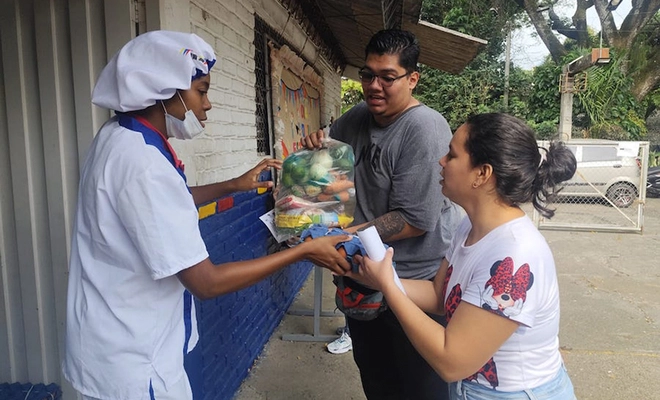 Alcaldía de Cali Inicia entrega de canastas “PAE en casa” para estudiantes de instituciones educativas afectadas por el sismo