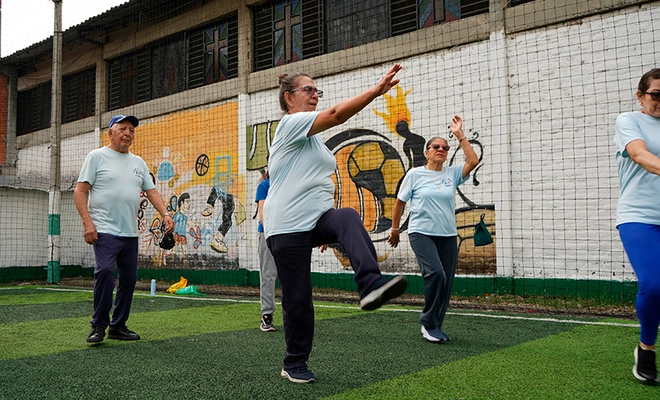 “Nos ayuda mucho en la salud mental y para estar entretenidos”: usuaria del programa ‘Carreras y Caminatas’