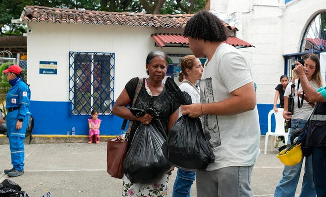 A 20 días del terremoto, las ayudas continúan llegando a las familias damnificadas
