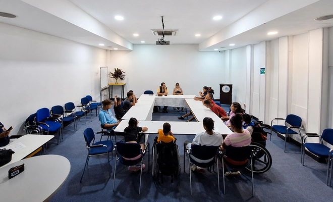 Alcaldía de Cali sigue llevando atención integral a las comunidades afectadas tras el sismo: niños y niñas con discapacidad recibieron taller psicosocial