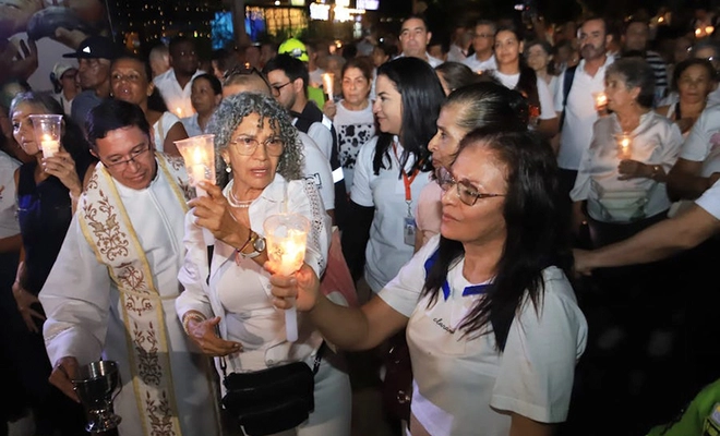 Las velas de Cali se encendieron por las víctimas del terremoto