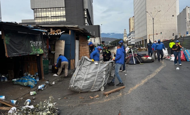 Alcaldía de Cali recupera espacio público en la carrera 10, donde se construirá la Estación Central del MIO