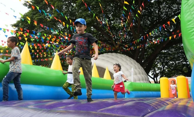 Entre el reencuentro y los abrazos, el Festival de la Familia se tomó el Parque del Amor