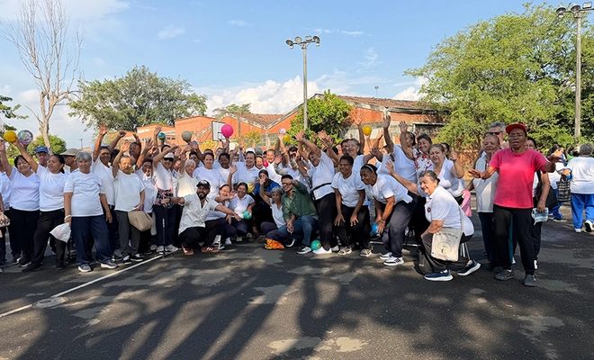 ‘Activamente’ conmemoró la ‘Semana de los Hábitos Saludables’ con 90 personas mayores en El Diamante