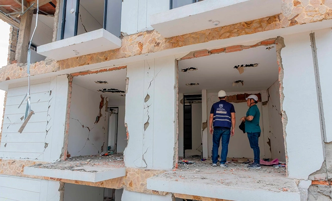 Equipo técnico de Vivienda recorrió una de las zonas más afectadas por el sismo en la Comuna 18