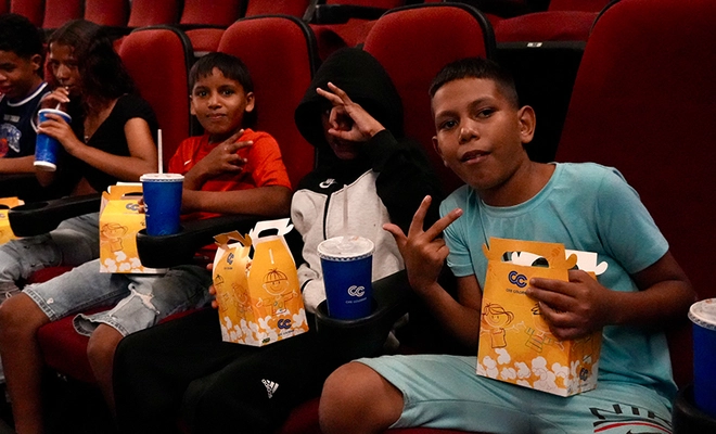 ‘Rugby por la Vida’ llevó a más de 200 niños y jóvenes al cine para inspirarse con la historia de Nelson Mandela
