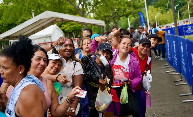 Gran convocatoria durante la entrega presencial de pines para la ‘Carrera Ladera 5K’