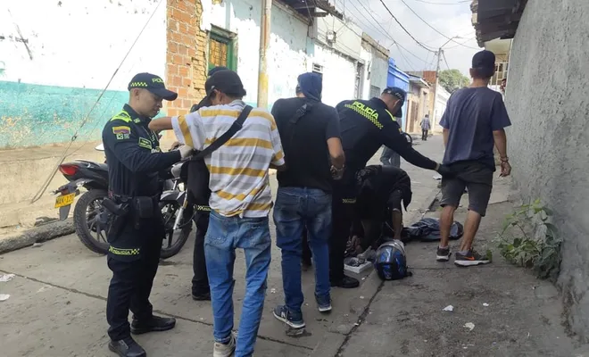 Plan Desarme en Ciudad Paraíso: 250 armas blancas incautadas en la primera semana de la ‘Operación Cristo Rey’