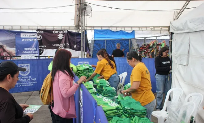 Caleños le madrugaron, este sábado, a la entrega de kits de la Carrera Ladera RUN 5K
