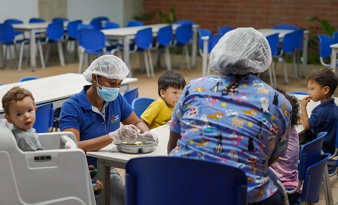 ‘Cariño Nocturno’: la estrategia de la Alcaldía de Cali que protege a la primera infancia mientras sus padres trabajan en la noche