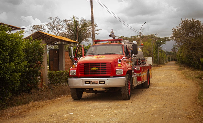 Cali lleva agua potable a comunidades rurales para mitigar el Fenómeno de El Niño