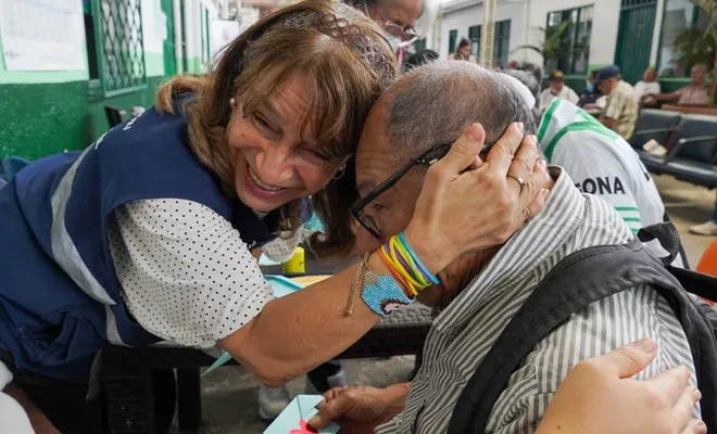 Personas mayores en situación de calle encuentran atención en Centros de Bienestar