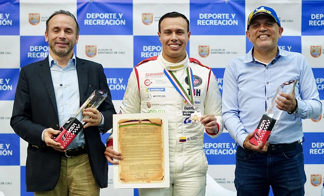 Alcaldía condecoró al piloto caleño Óscar Tunjo por su título en el ‘IMSA VP Racing’