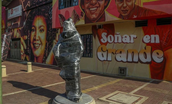 Avanza la instalación de las 12 esculturas que exaltarán en el barrio Obrero, el legado de la salsa