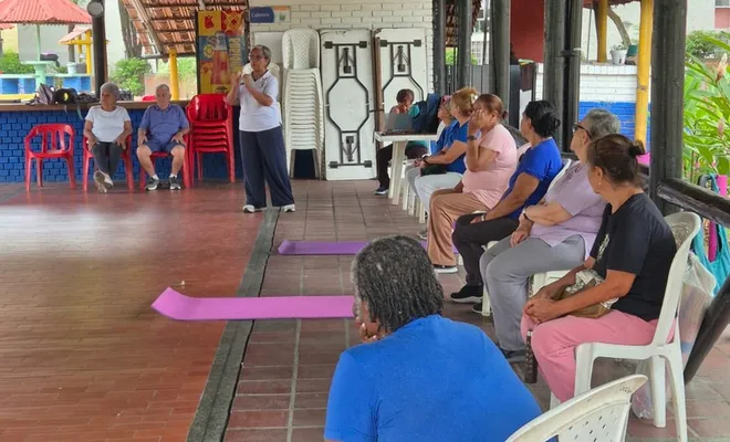 Entre la respiración y el reconectar: el Taller Formativo que transforma a los adultos mayores en la comuna 2.
