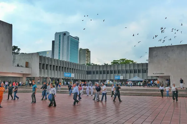 Localización física, días y horarios de atención