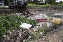Armitage insta a los caleños a no arrojar basuras en los canales de agua lluvia