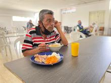 A 250 personas beneficia un comedor en el barrio República de Israel