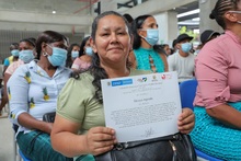 230 adultos del Distrito de Aguablanca celebraron sus primeros pasos en la educación formal