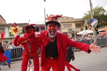 2000 artistas engalanaron el desfile del Carnaval de Cali Viejo 
