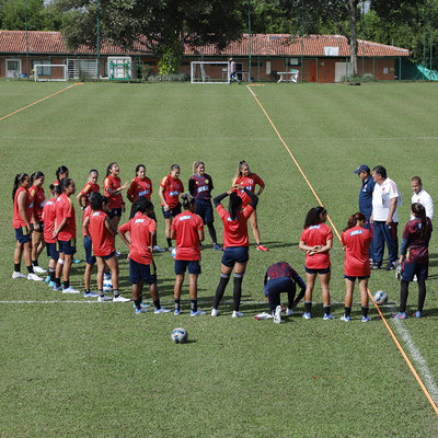 Prende motores la selección Colombia de fútbol femenino: así fue su primera práctica en Cali