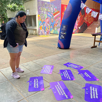 El Kiosko Violeta se toma las universidades de Cali para sensibilizar sobre la violencia de género