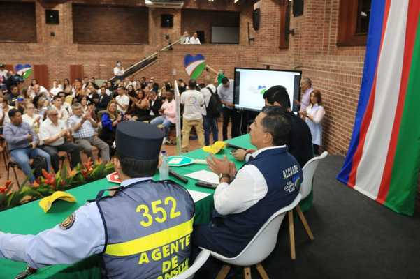 Alcaldía gradúa 50 jóvenes de primera línea como reguladores de tránsito
