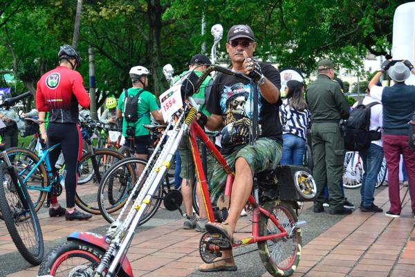 Segundo ‘día sin carro y sin moto’ inició con ciclopaseo desde el parque de Las Banderas hasta la Plazoleta Jairo Varela