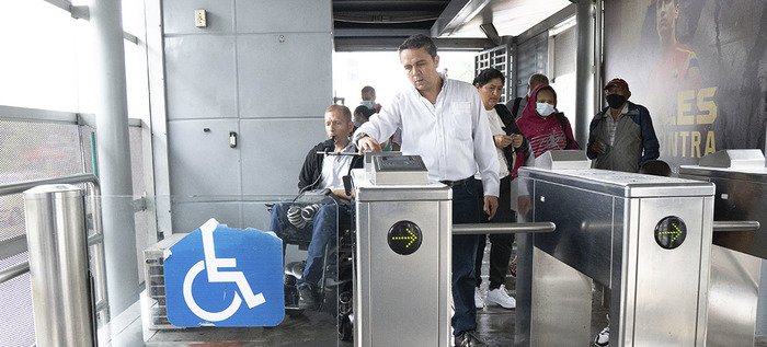 Inicia piloto en 17 estaciones del MIO para personas con movilidad reducida