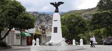 El icónico monumento del águila abraza al barrio Santa Isabel desde 1946
