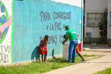 Sembrando actos de amor con la comunidad de la urbanización Río Cauca