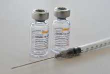 Avanza vacunación contra la covid-19 en adultos mayores de 65 años y personal de la salud