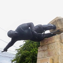 Bajada temporalmente de su pedestal la estatua de Sebastián de Belalcázar