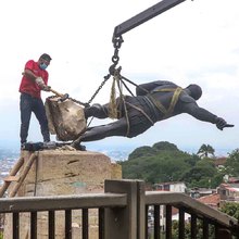 Bajada temporalmente de su pedestal la estatua de Sebastián de Belalcázar