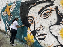 Sara Hernández, una artista pereirana que pinta de color las calles de Cali