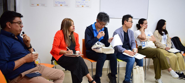 interesada en el bienestar de la población migrante agencia koreana de cooperación visitó a Cali
