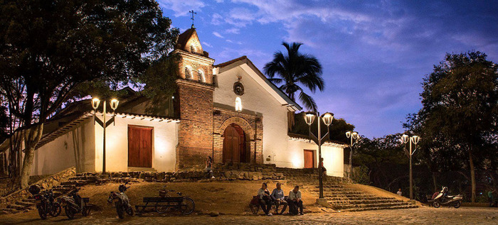 ‘Semana Santa en mi Cali bella’ se ilumina con hitos ornamentales como el Cerro de las Tres Cruces y la iglesia de San Antonio