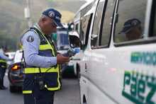 Se fortalece el cuerpo de agentes de tránsito de Cali en pruebas de  alcoholemia: una medida vital para la seguridad vial