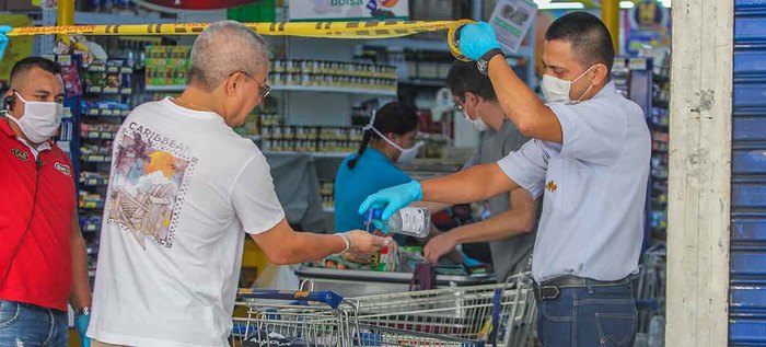 Distancia y limpieza, recomendaciones para los supermercados