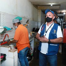 Autoridad sanitaria cierra establecimiento de comidas en sector de San Antonio