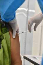 Salud Pública dio inicio a la vacunación contra la covid-19 en los megacentros dispuestos en la ciudad