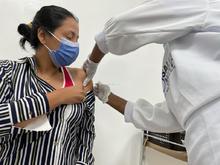 Profesionales de la salud invitan a los caleños a vacunarse contra la covid-19