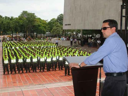 La ciudad ya cuenta con 300 nuevos agentes y 600 auxiliares de Policía